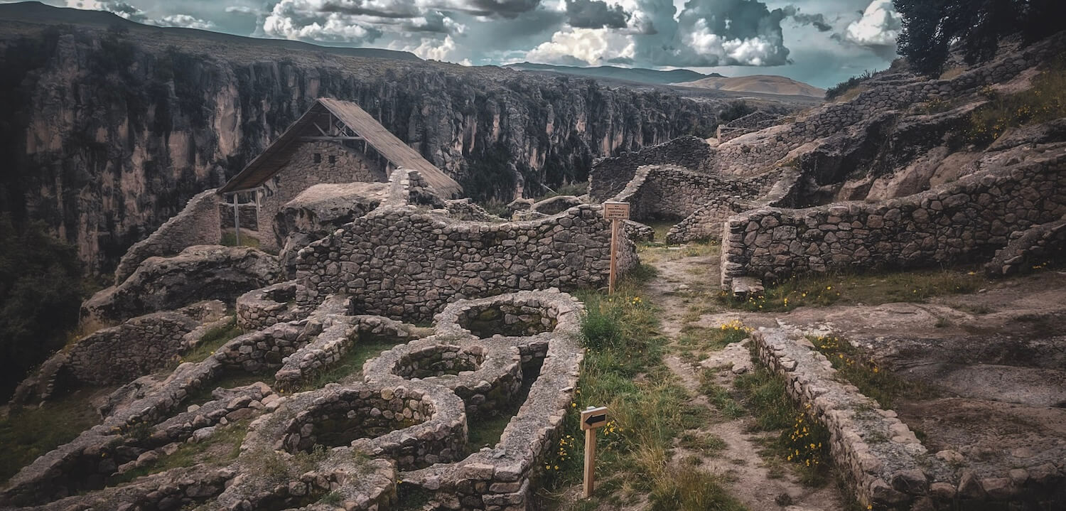 Taqrachullo Cusco sector arqueologico ca&ntilde;on