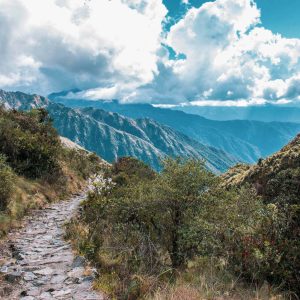 Vistas de las montañas en el Camino Inca